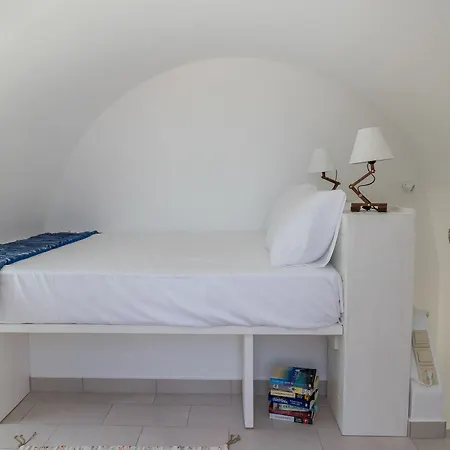Enastron Villa Perissa (Santorini)
